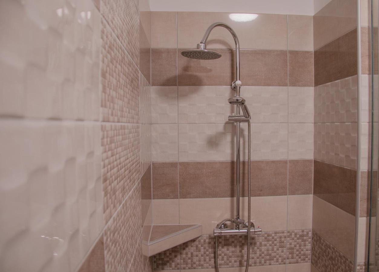 Oros House Apartmanhaz Oroshaza Bagian luar foto