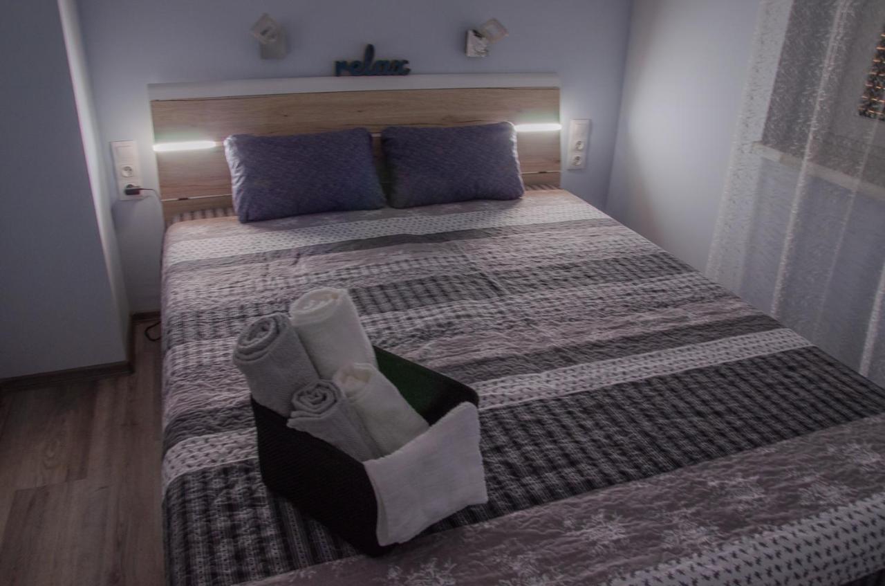 Oros House Apartmanhaz Oroshaza Bagian luar foto