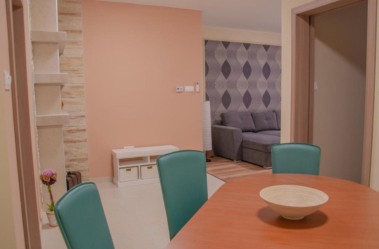 Oros House Apartmanhaz Oroshaza Bagian luar foto