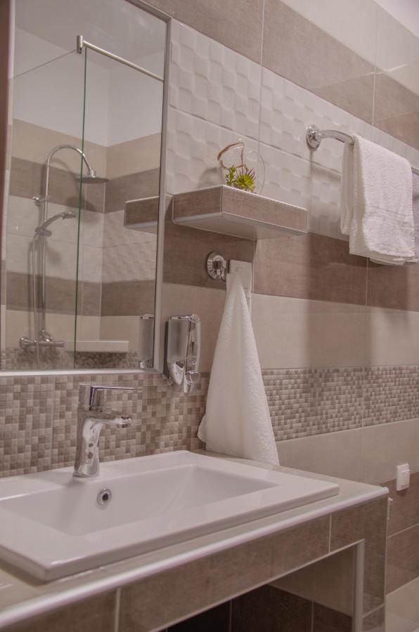 Oros House Apartmanhaz Oroshaza Bagian luar foto