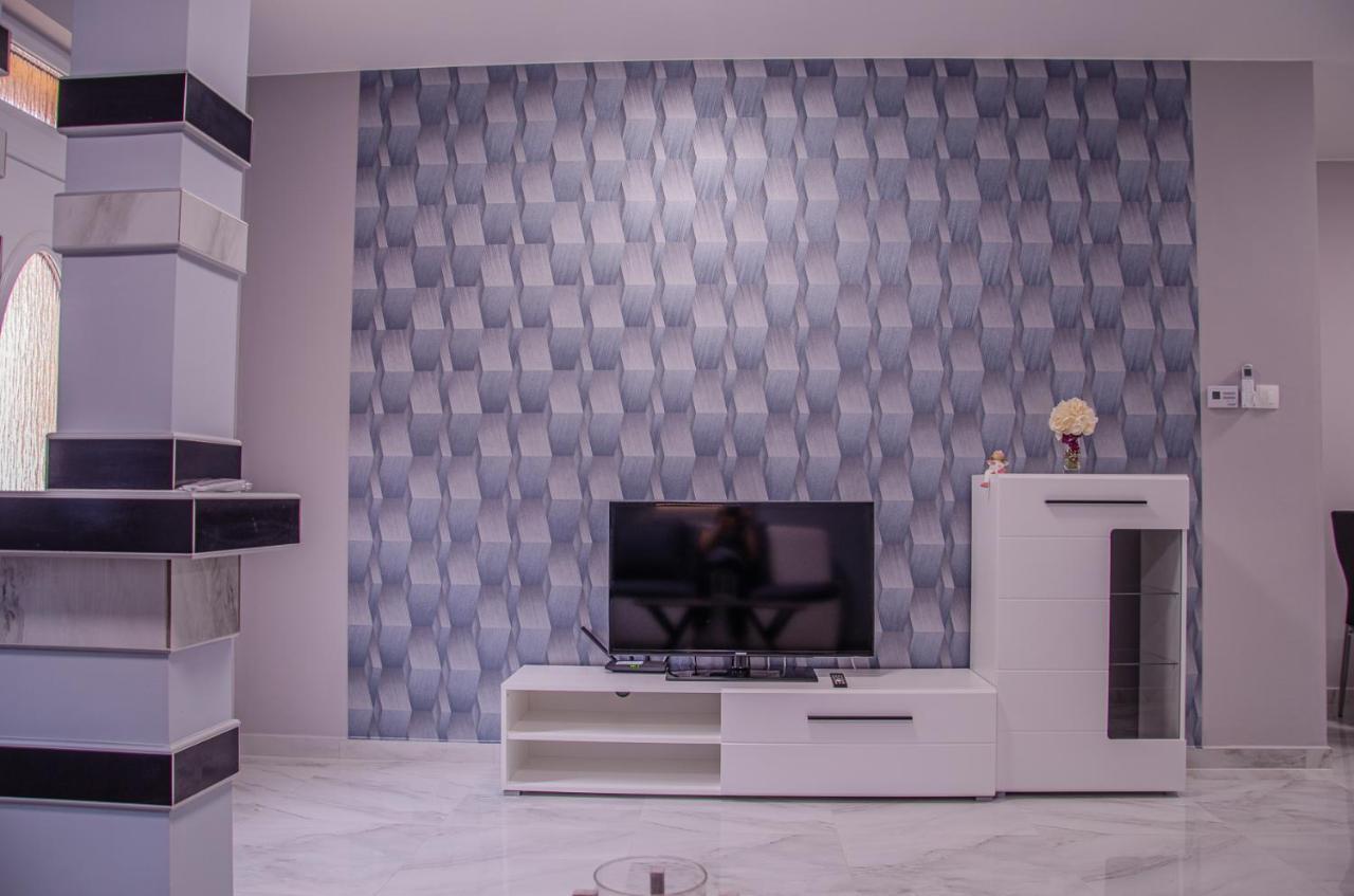 Oros House Apartmanhaz Oroshaza Bagian luar foto