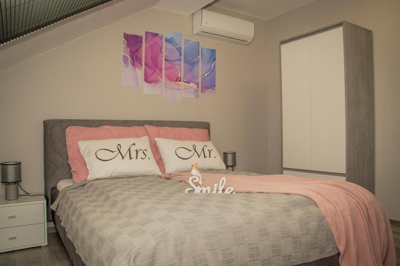 Oros House Apartmanhaz Oroshaza Bagian luar foto