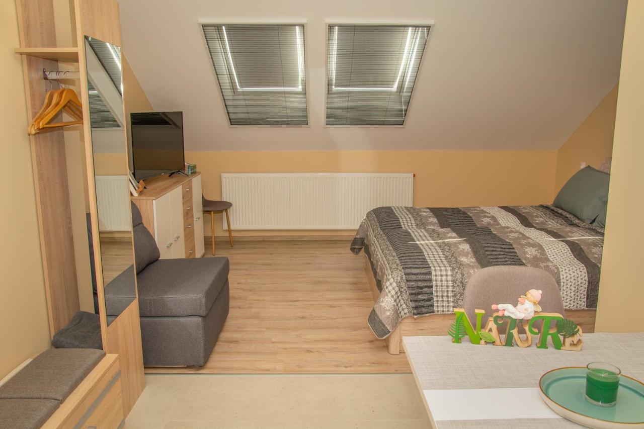 Oros House Apartmanhaz Oroshaza Bagian luar foto