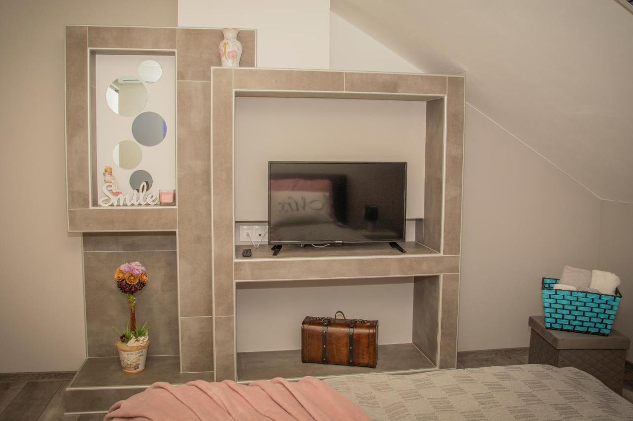 Oros House Apartmanhaz Oroshaza Bagian luar foto