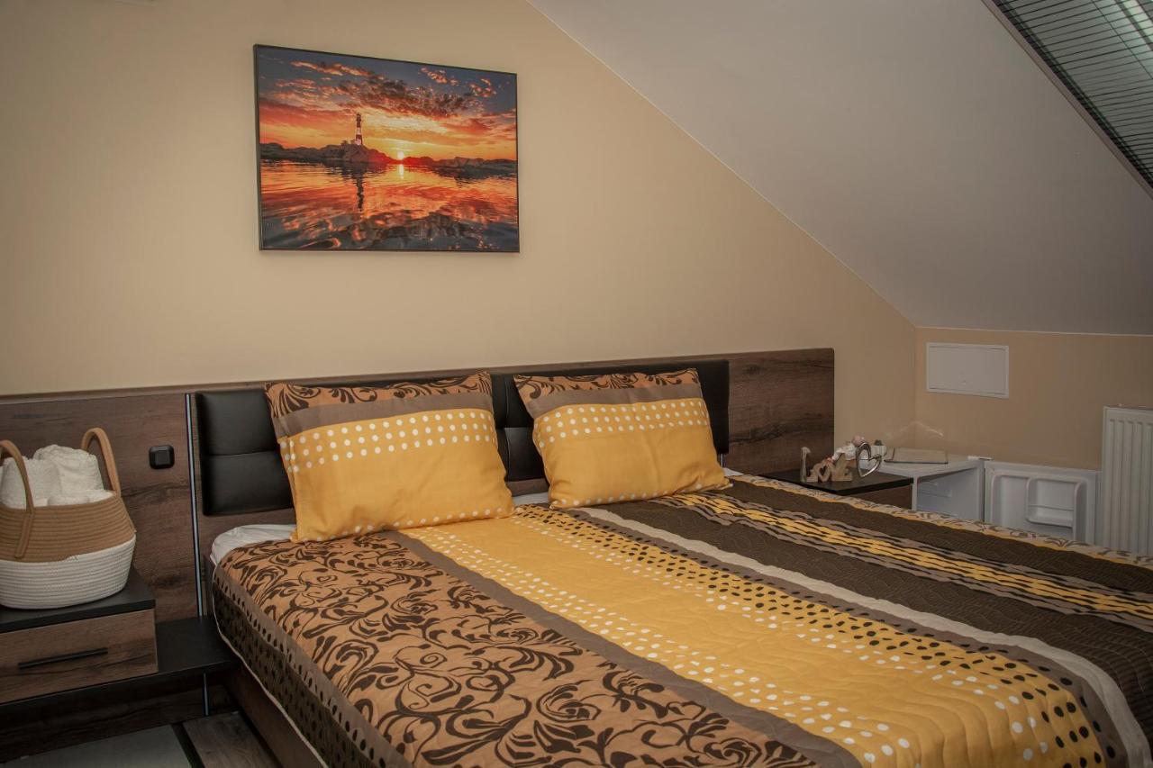Oros House Apartmanhaz Oroshaza Bagian luar foto
