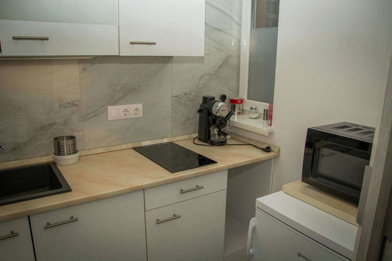 Oros House Apartmanhaz Oroshaza Bagian luar foto